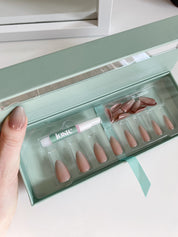 false-nails-in-box