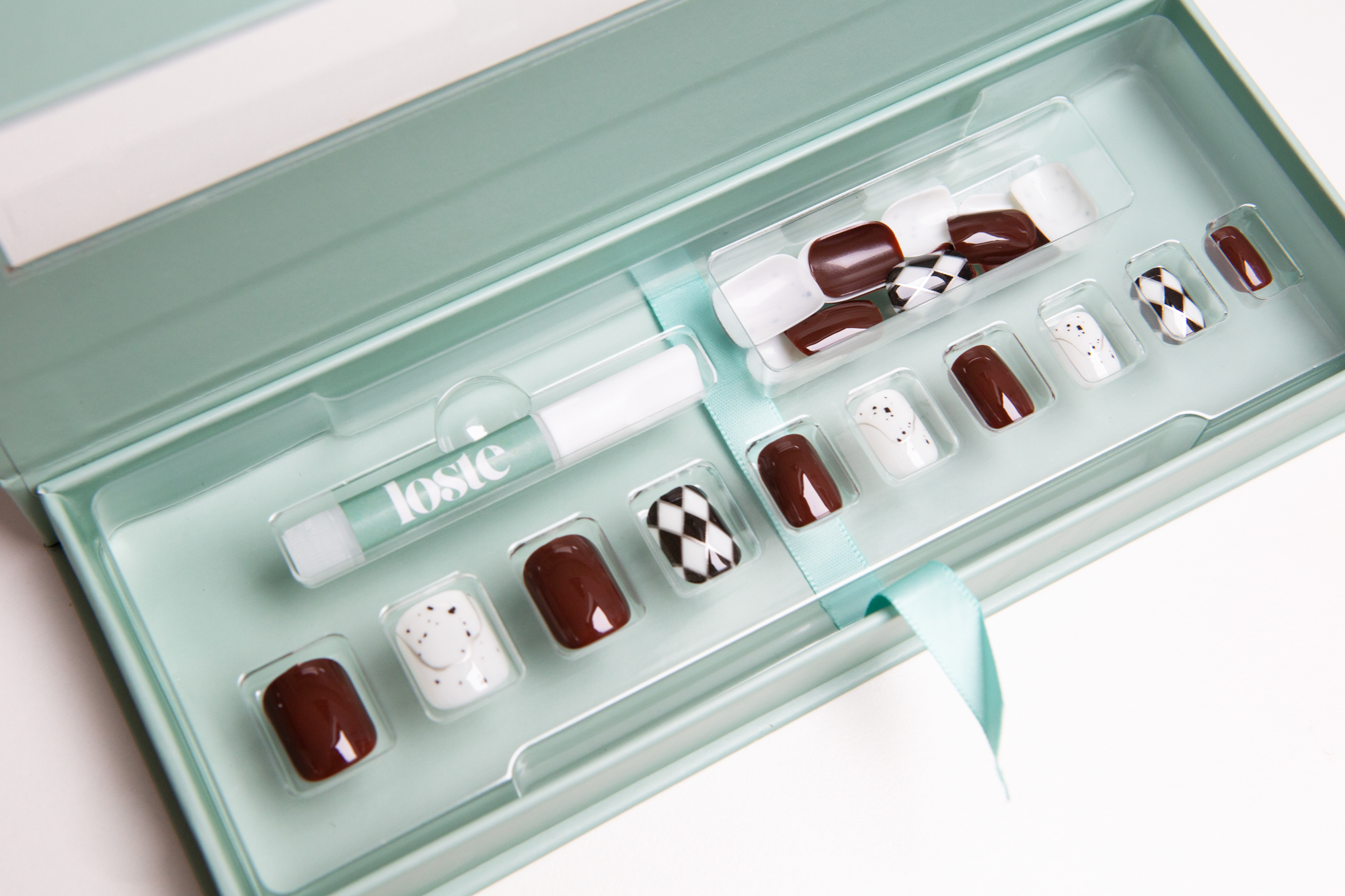 short-false-nails-with-glue.png